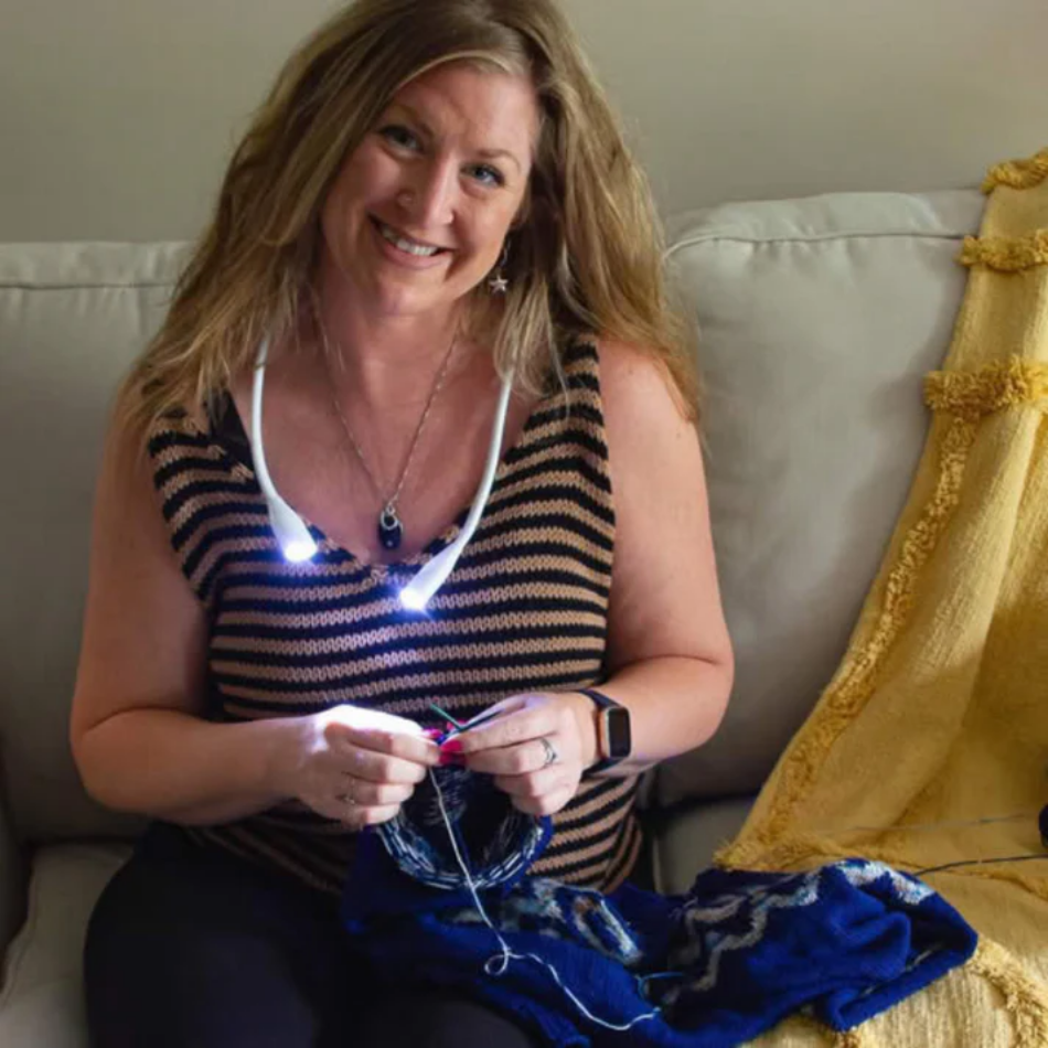 HalsLys™ l Halslampen, der belyser dine kreationer og aflaster dine øjne