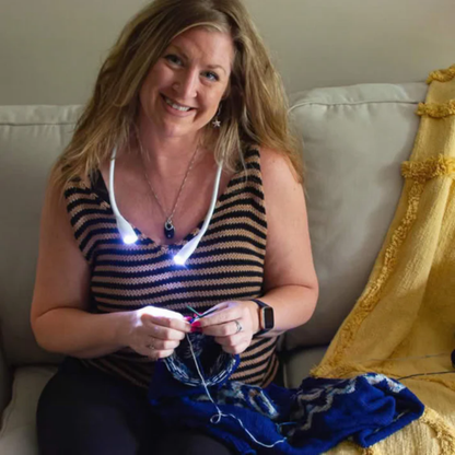 HalsLys™ l Halslampen, der belyser dine kreationer og aflaster dine øjne